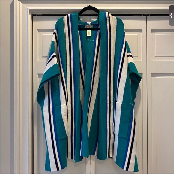 Free People NWOT Hooded Poncho OS fits most - Picture 7 of 8